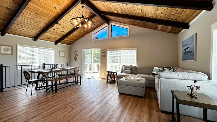 Beach house at Rockaway - Image 1