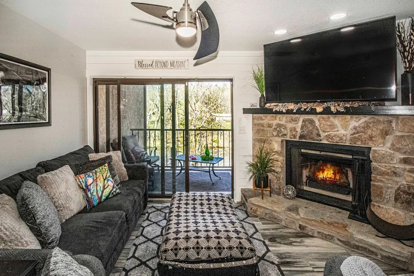 Riverfront Condo, Super Conveniently Located! - Image 1