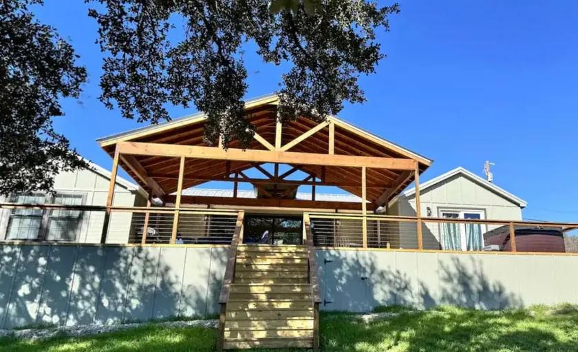 Private Lake house| Hot tub| Large deck|Large Yard - Image 1