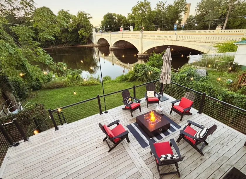 Cozy Riverfront Home - Image 1