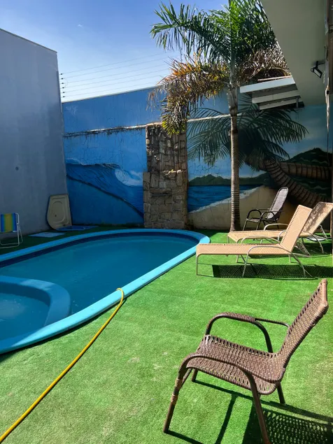 Pool house - Image 1
