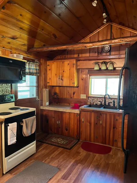 Long Lake Cottage in the Woods - Image 1
