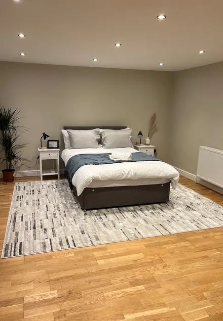 Modern Studio, Heathrow Prime Location. - Image 1