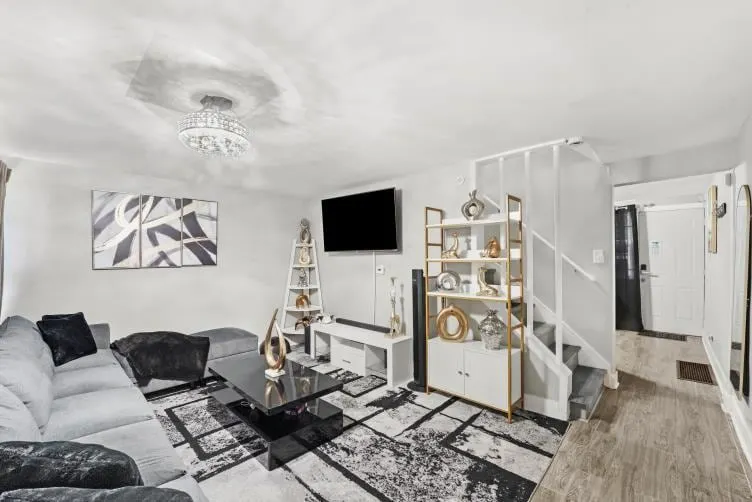 Hamaline Luxury - Guest House! - Image 1