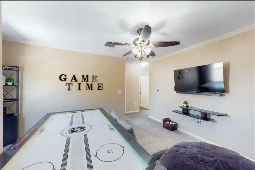 Game Time (Near Lackland AFB And Sea World) - Image 1