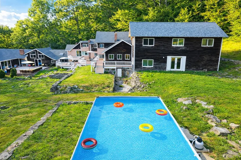 Artist's Estate with Private Pool and Game Room - Image 1
