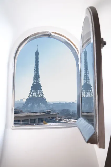 Luxury & Traditional Eiffel view - Image 1