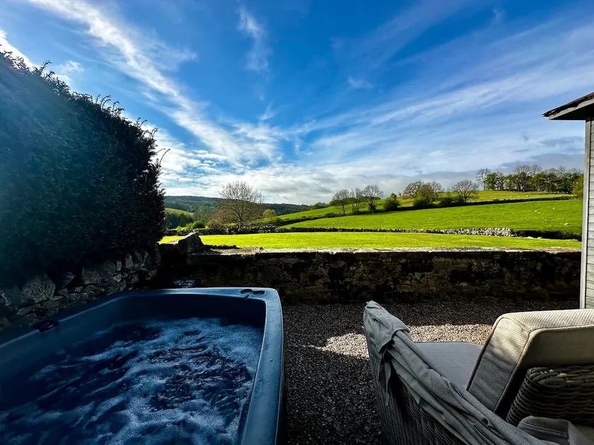 Romantic Peak District Spa Cottage •Hot Tub & Pool - Image 1