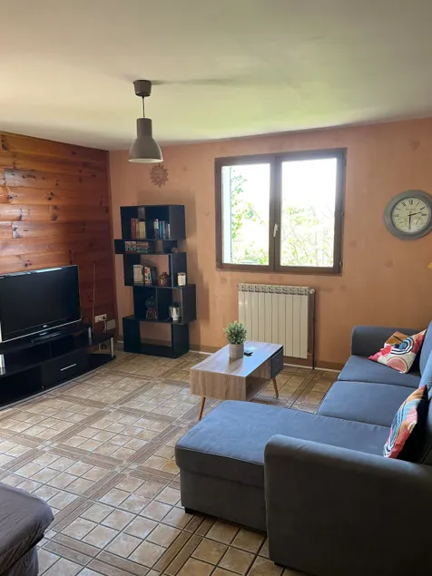 Apartment in Parent ideally located - Image 1