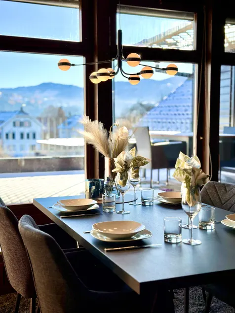 Deluxe living with rooftop terrace - Image 1