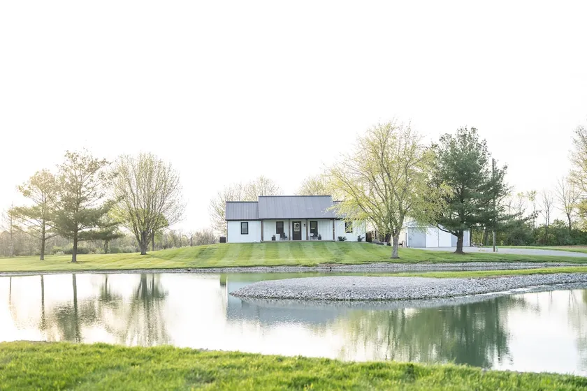 The {bigger}Pond View House - Image 1