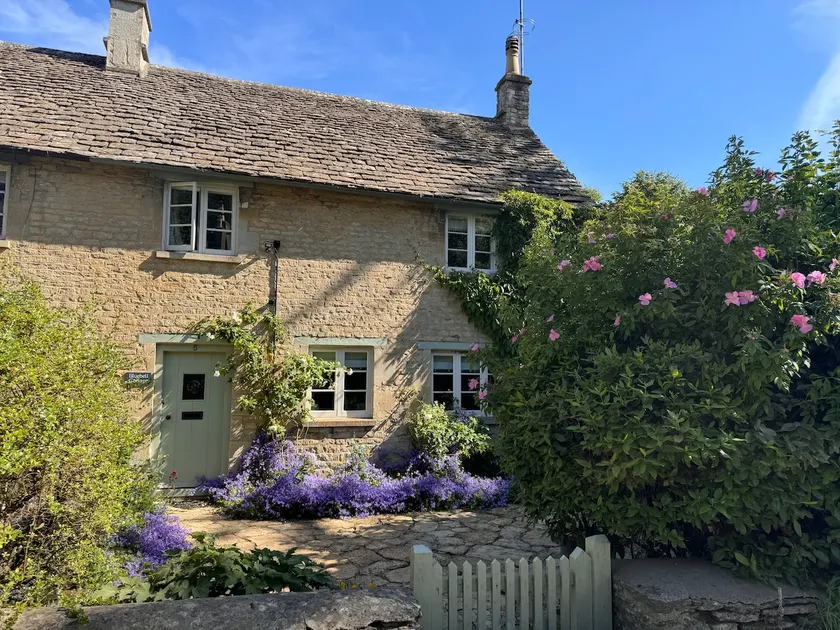 An impressive five bedroom country home in the heart of the Cotswolds - Barnsley Cottage - Image 1