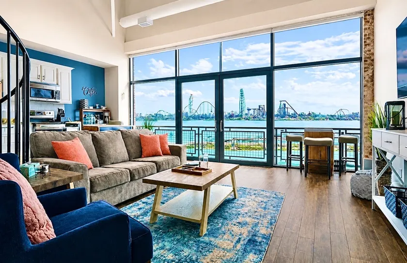 Downtown Walk To Everything! Amazing Lake Views! - Image 1