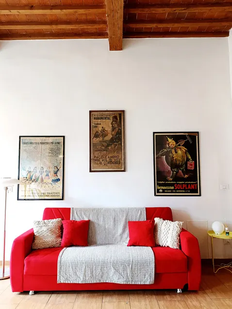 The little red house - Image 1