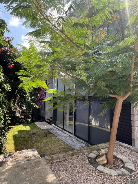 Loft with green areas near downtown. - Image 1