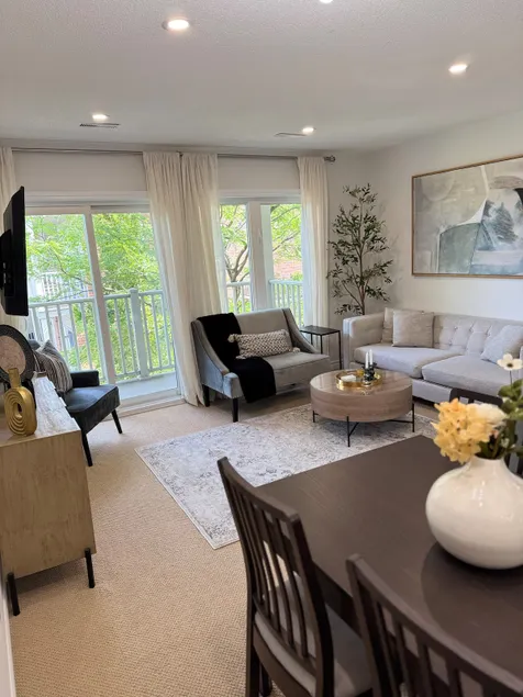 Bright and Cozy 2-Bedroom Home - Image 1