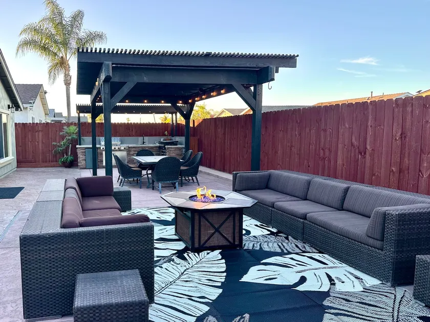 2 Masters, Newly renovated with new furnishings - 4BR 3BA - Image 1