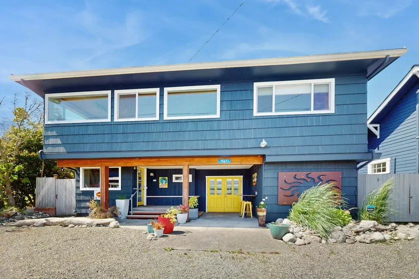 Waterfront 4BR - amazing views, kayaks & game room - Image 1