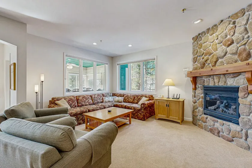 Spacious 3BR Mountainview 1st-Floor | Patio - Image 1