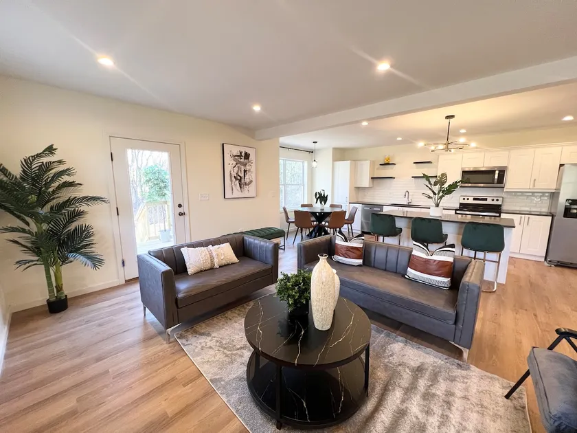 Unique Stay | 3 Kings & 2 Queens in Beautiful Home - Image 1