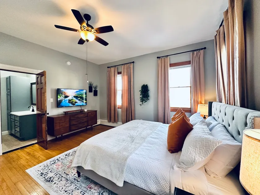 1856 Historic Home · Walk to River · 3BR ·King Bed - Image 1
