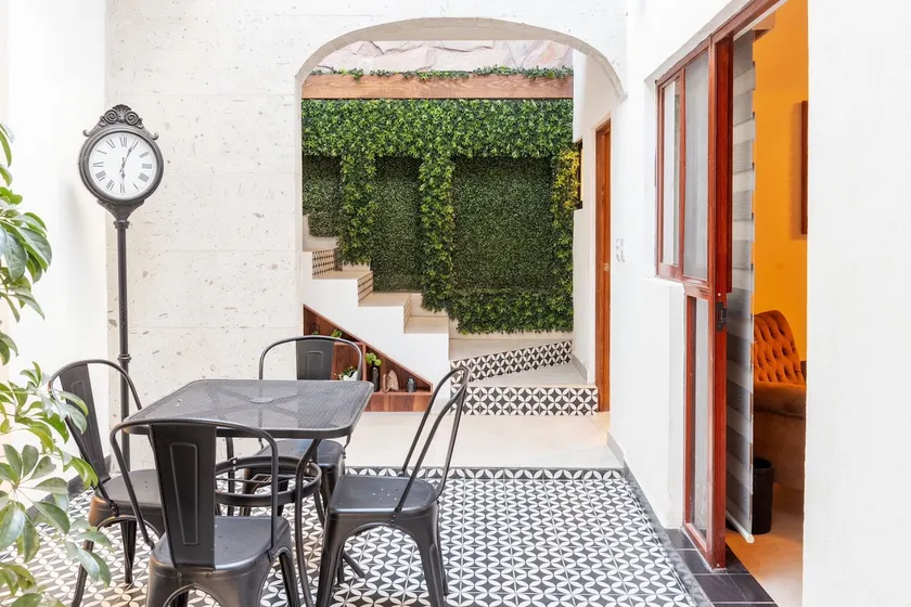 Completely Renovated House in the City Center - Image 1