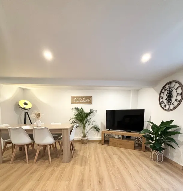 Cozy house near Paris. - Image 1