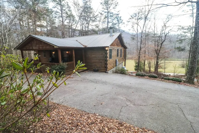4BR Gem | Dog Friendly | Sunroom | Arcade | W/D - Image 1