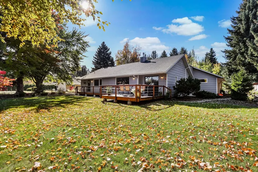 Lovely 3BR | Sauna | Fireplace | Deck - Image 1