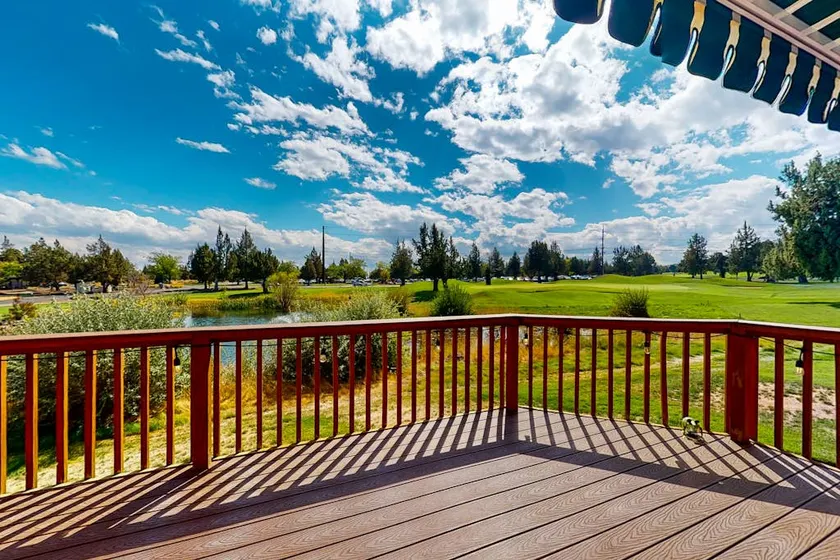 Charming waterfront townhouse with fireplace pool hot tub & washerdryer - Image 1