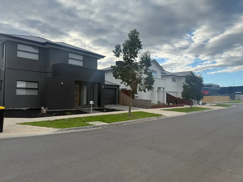 Luxury Home in Mickleham 4 Bed rooms - Image 1