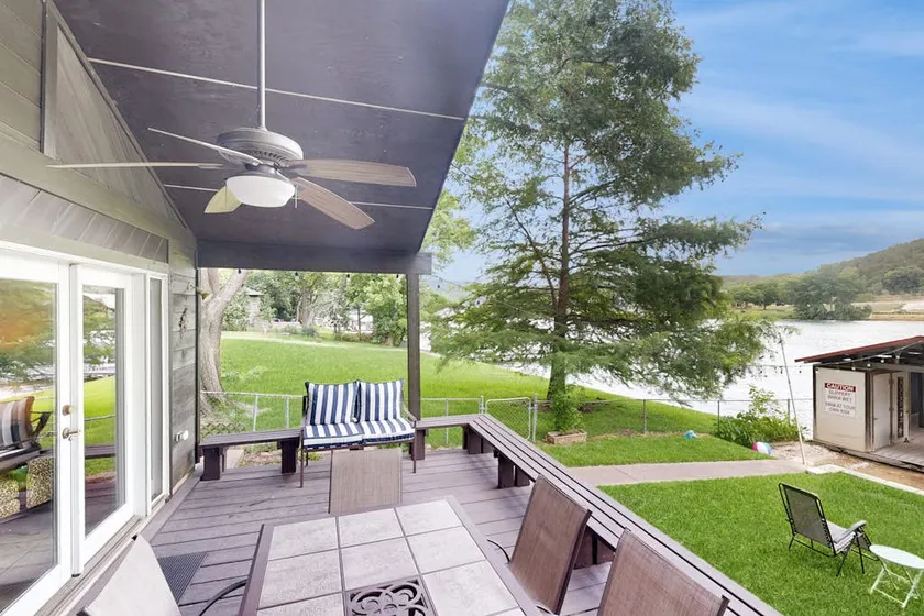 Chic 2BR Lakefront | Dock | Deck | W/D - Image 1