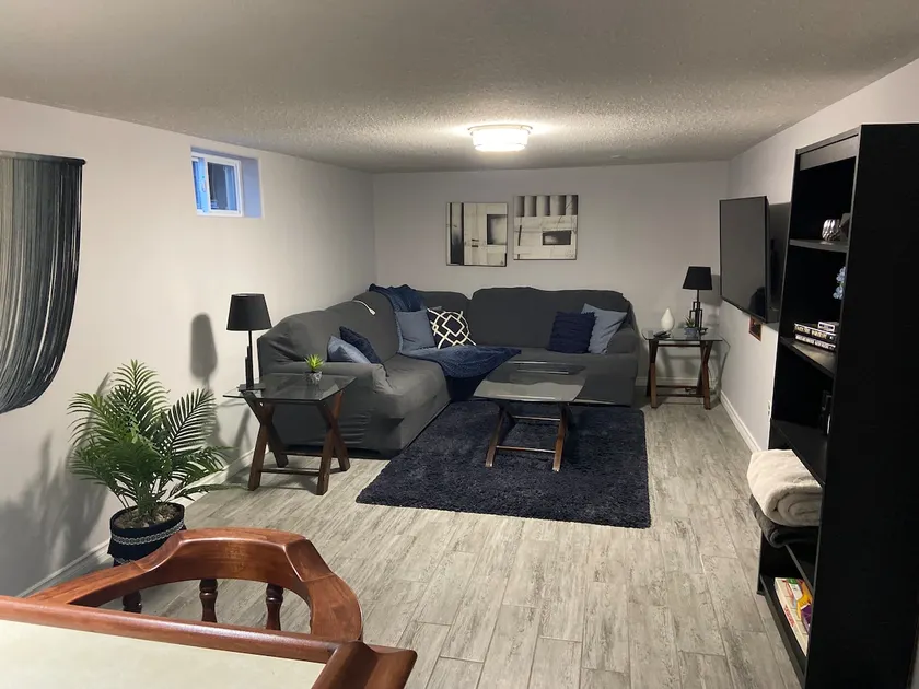 Bright Basement Apartment - Image 1