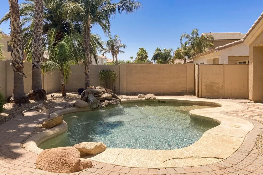 3BR with private pool, patio, grill, AC, & W/D - Image 1