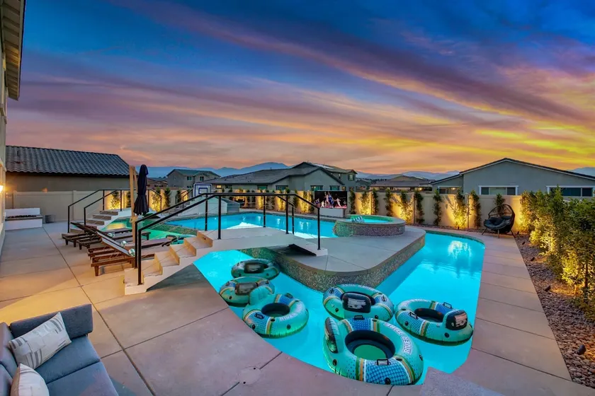 Lazy River Waterslide Gameroom Pool 7BR Sleeps 18 - Image 1