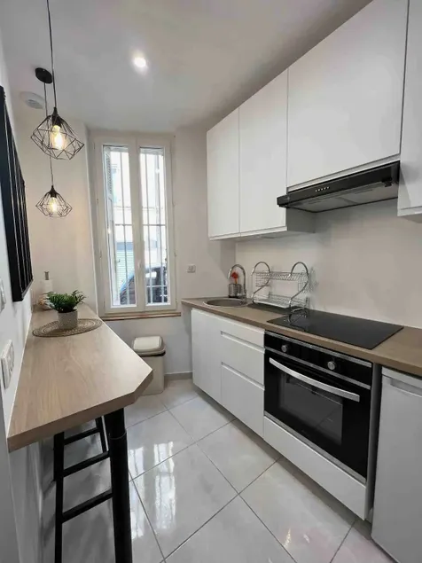 Cozy Studio *Old Port* - Image 1