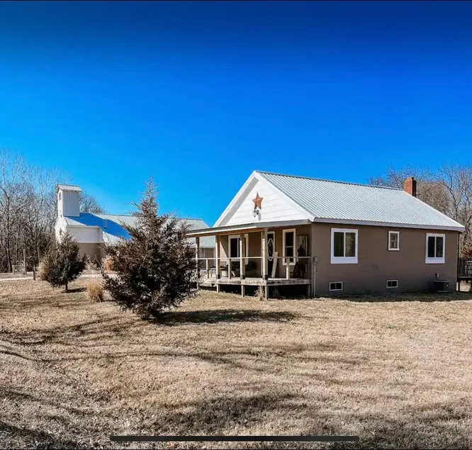 The Ardmore Lodge & Cabin (Pool/Poker Table & Bar) - Image 1