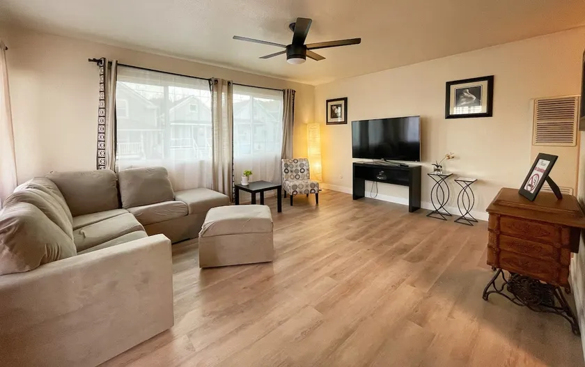 Enjoy shoreline from comfy Apt - Image 1