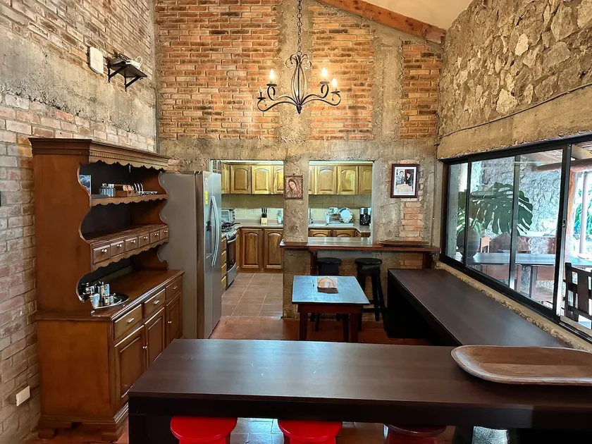 Stone House - 6 BD /5 Baths - Image 1
