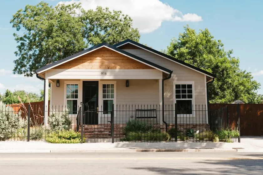 Gloria Cottage - 2 blocks to Magnolia and 3 mins to Baylor - Image 1