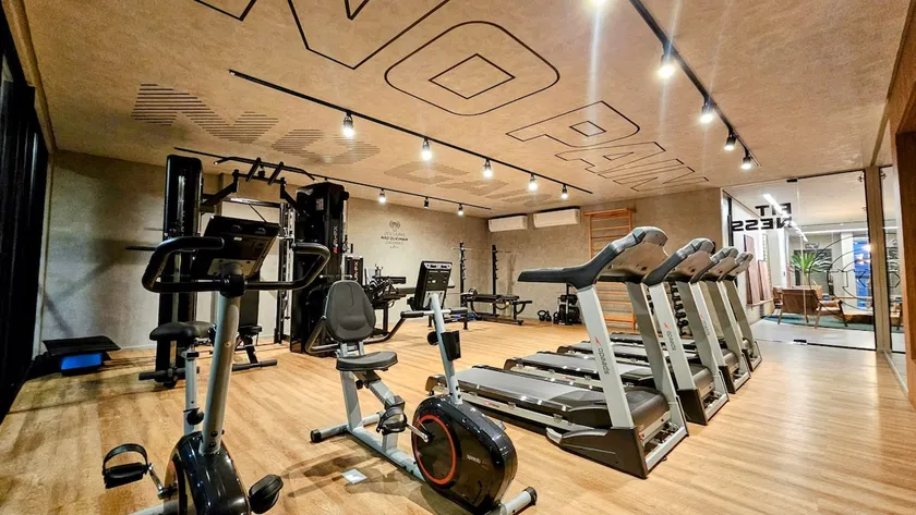 QueenSize/Gym/Pool/Garage/LovePET - Image 1