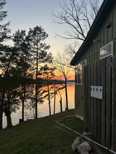 Cliffside Cottage -Kerr Lake - Image 1