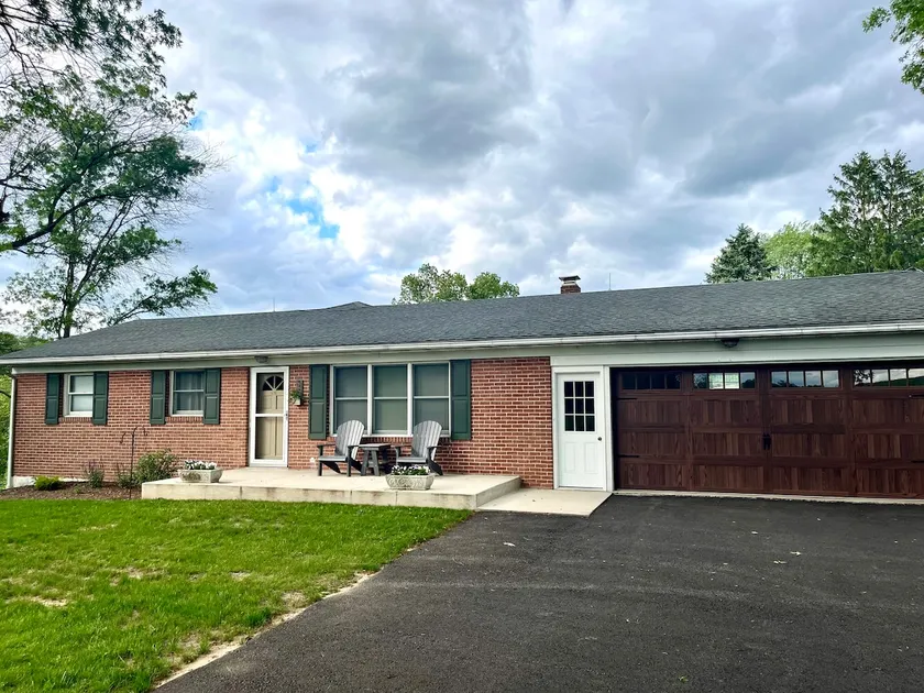 Family home in the country - Image 1
