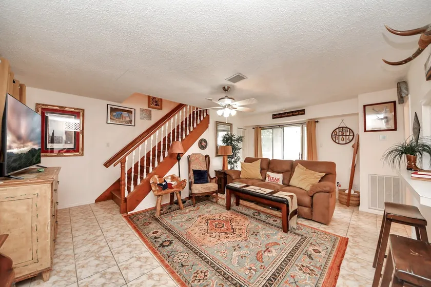 Texas-Themed 2BR Retreat|Houston Area|EV Charger - Image 1