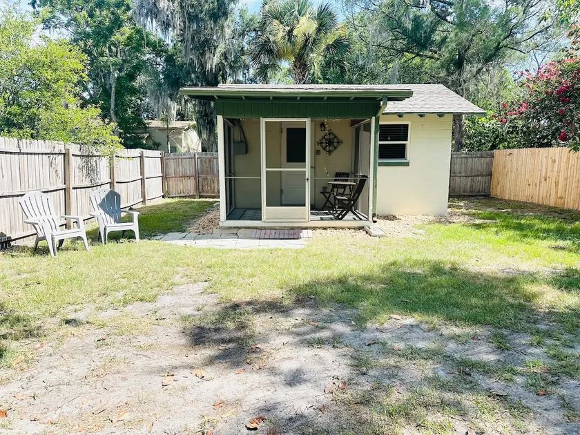 Close to downtown Deland - Image 1