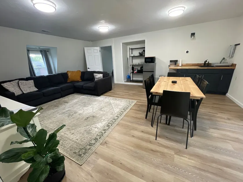 SLC’s Scenic & Comfy Abode - Image 1