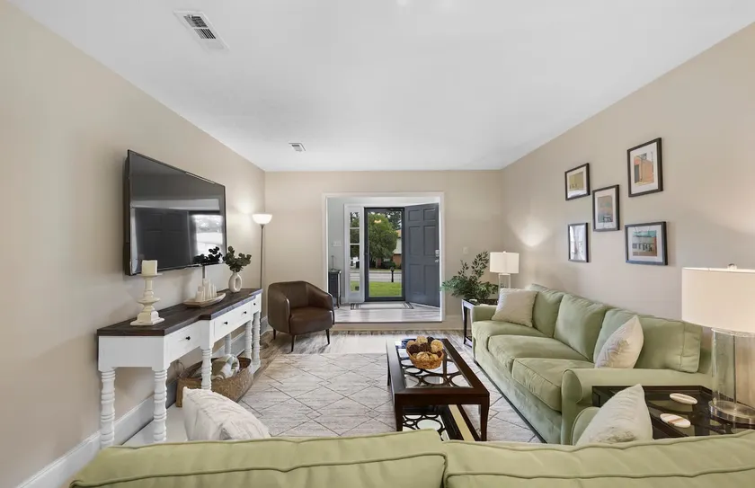 Daniel Digs - 3/2 - Comfy, Central, & Convenient - Image 1
