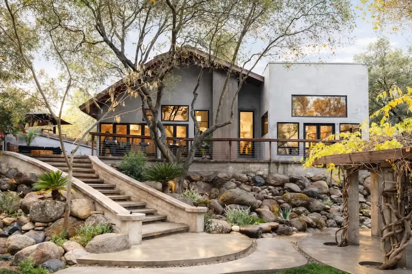 Design-Forward Riverfront Villa near Sequoia - Image 1