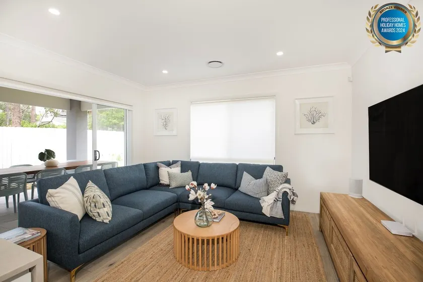 The Coast Beach - Pet Friendly - 2 Mins Walk to Bay - Image 1
