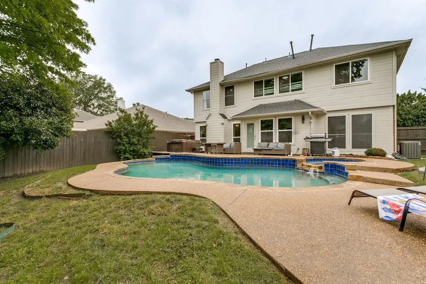 4 Bd Pool Jaccuzzi near Denton - Image 1